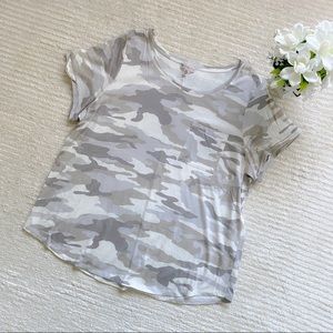 Elaine Rose short sleeve light camo tee